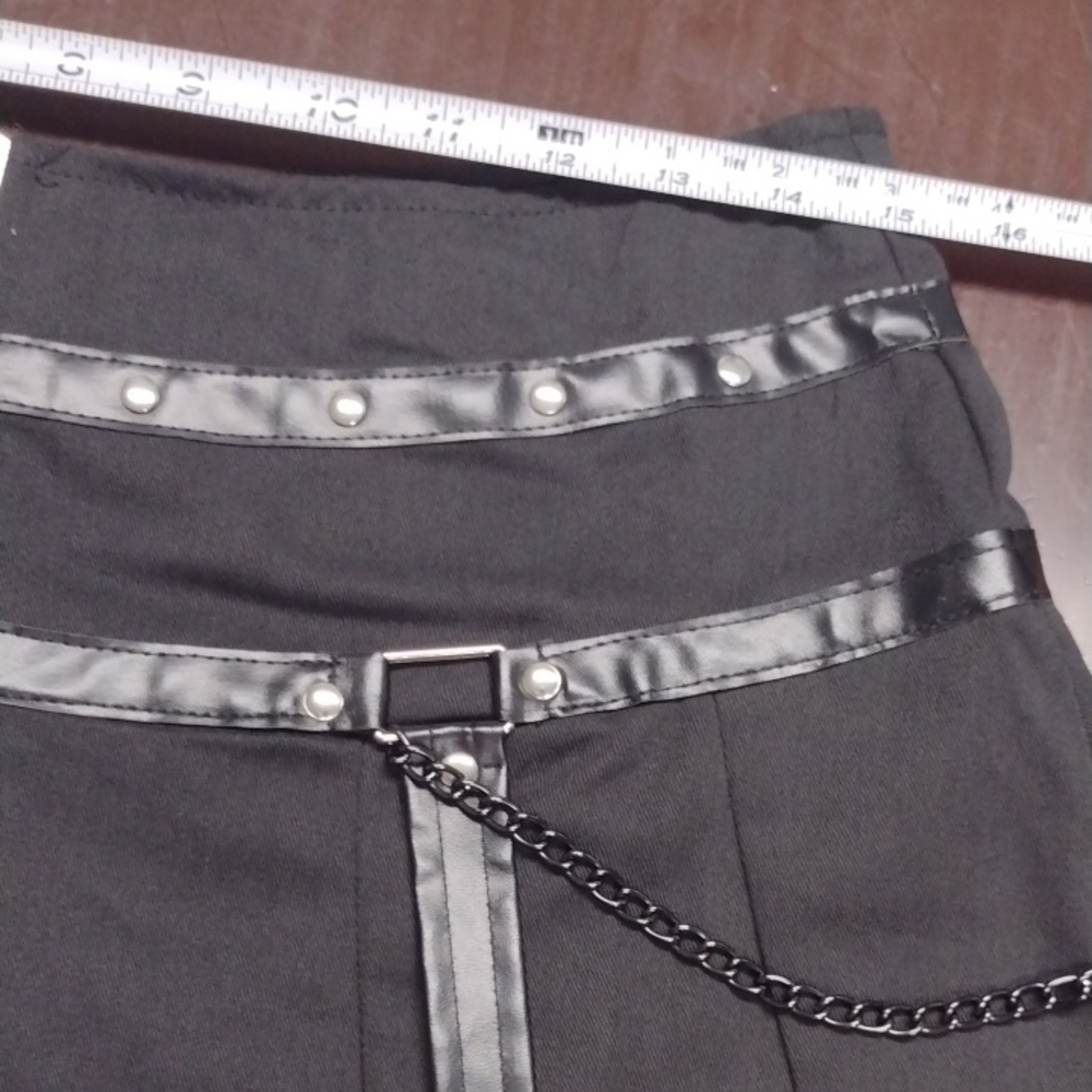 Chic Black Mini Skirt with Chain Accents Goth - Picture 9 of 14
